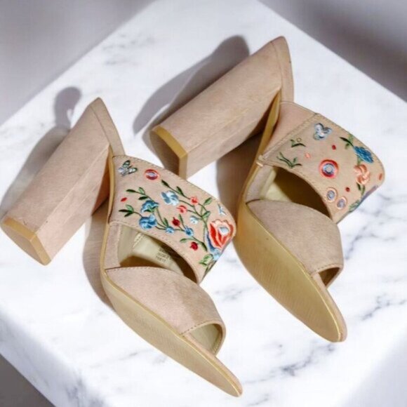 N by Nicole Miller ✦ Embroidered Leah Sandal ✦ Floral Beige Open Toe Chunky Heel - Picture 3 of 13